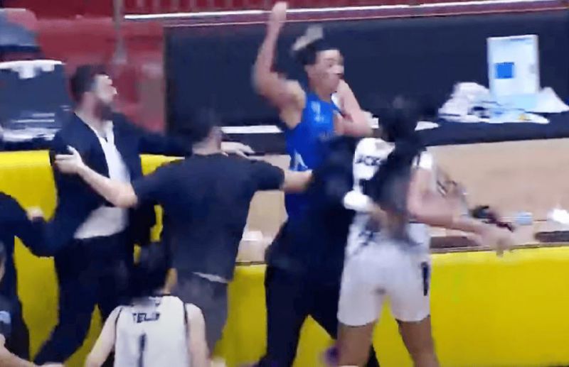 Angel Jackson�a ceza ya�d�...