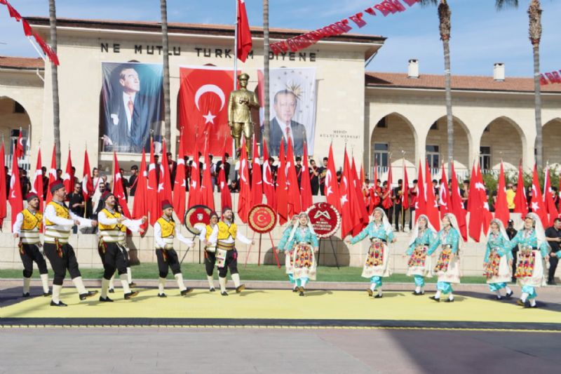 Mersin Cumhuriyetin 101’inci yan gururla kutlad...