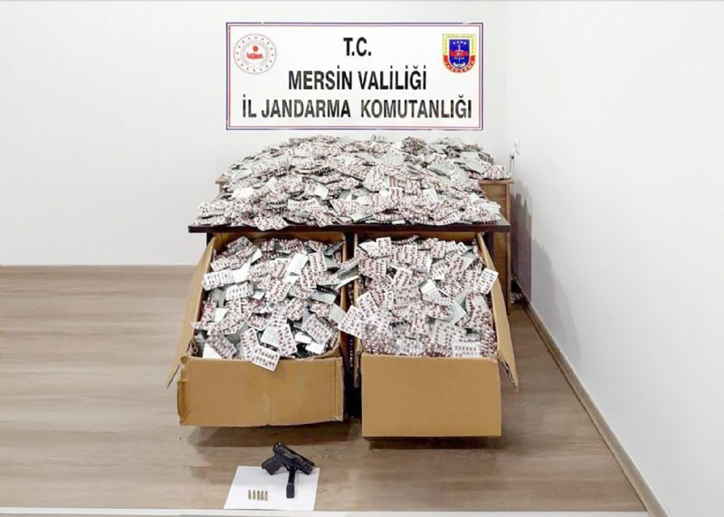 Uyuturucu sevkiyat jandarmaya takld...