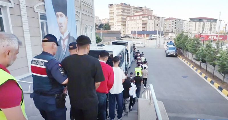 Mersin�in i�inde bulundu�u 12 ilde su� �rg�tlerine operasyon...