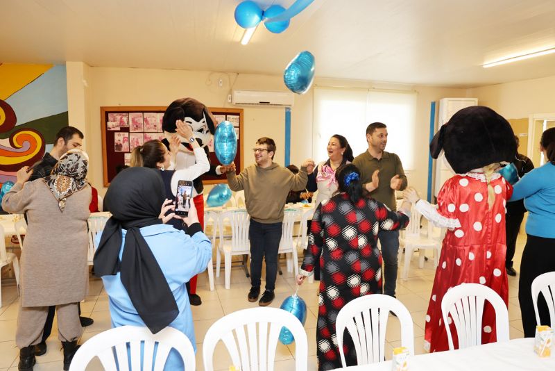 Toroslar�dan Otizm Fark�ndal�k G�n��nde anlaml� bulu�ma