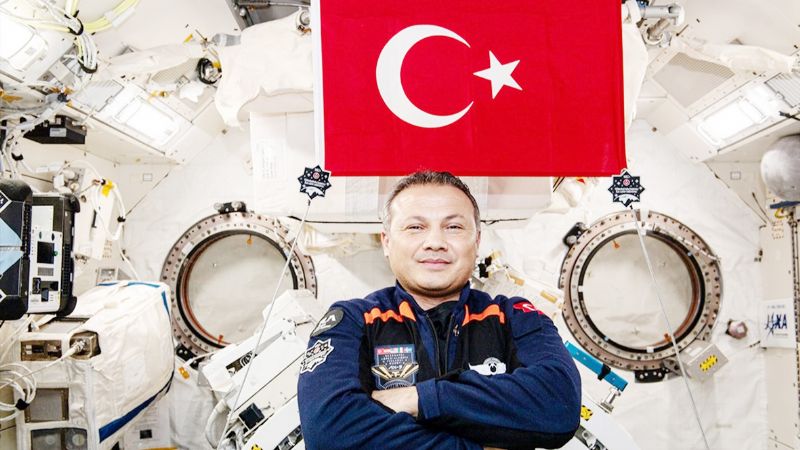 Uzaydaki Mersinliyi biraz daha bekleyeceiz...