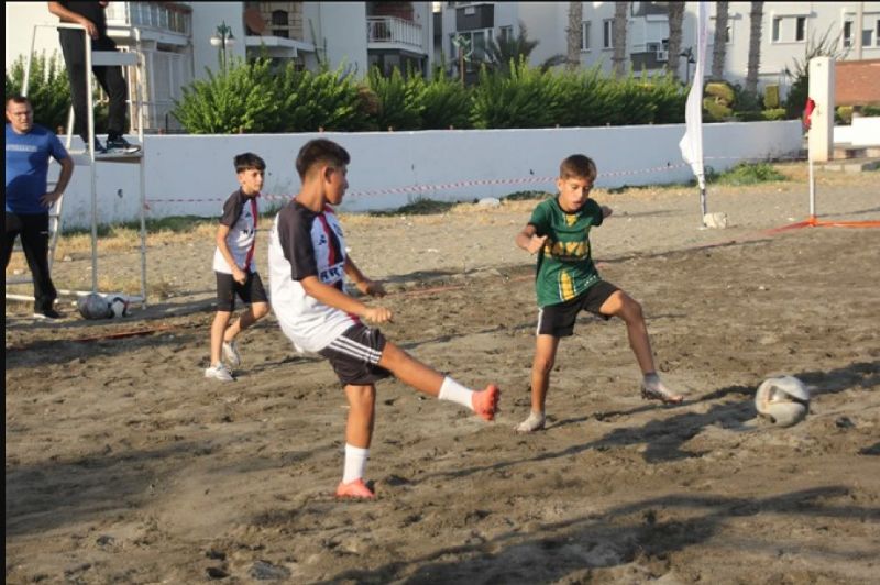 Mersin’de 14 Ya Alt Plaj Futbolu Turnuvas balad...
