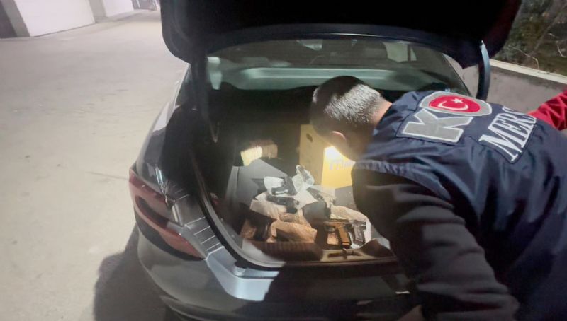 Mersinde arata 40 tabanca ele geirildi...