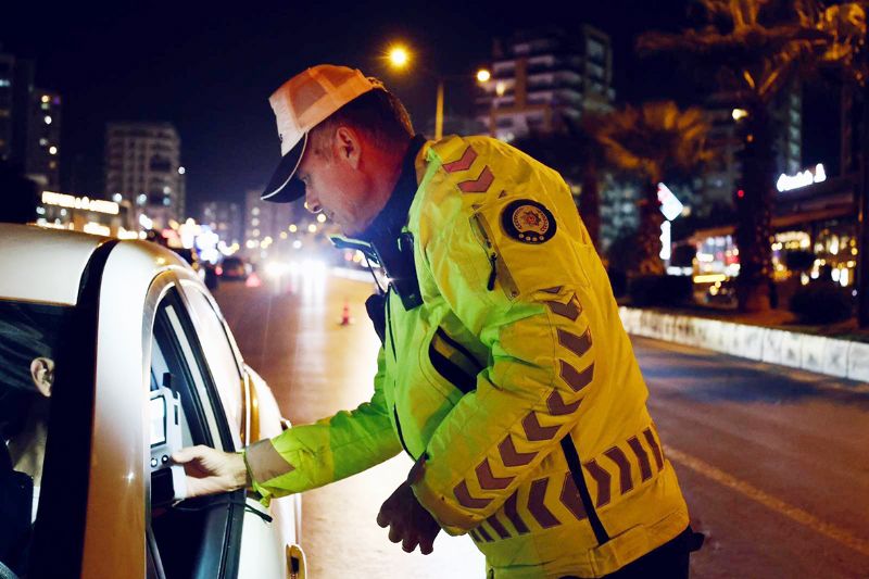 Mersin trafi�indeki 122 bin 763 ara� denetlendi...