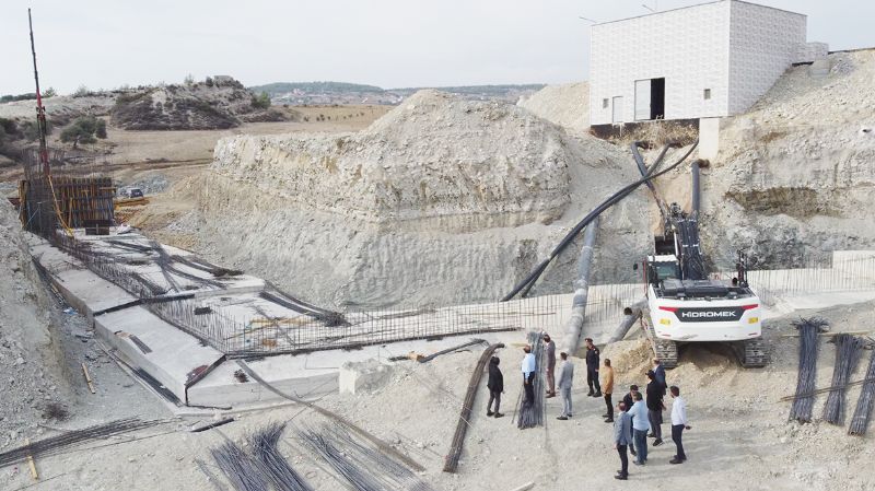 Vali Pehlivan, Tarsus OSBdeki almalar yerinde inceledi...