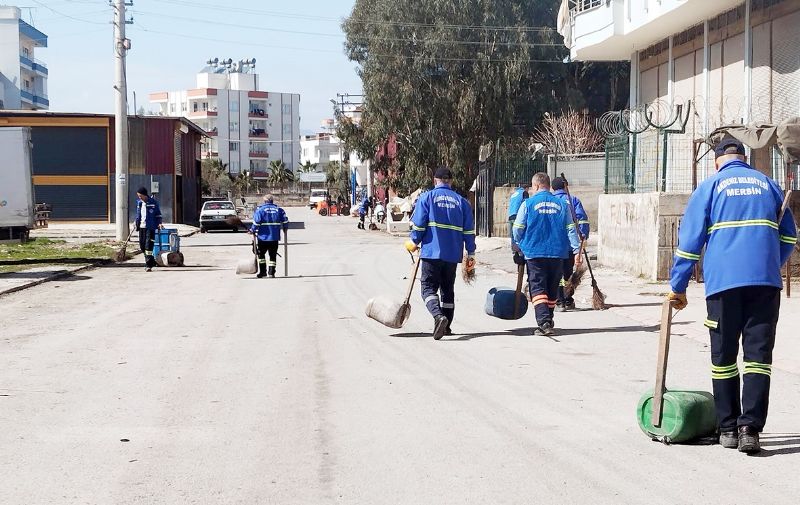 Akdeniz Belediyesi�nden yo�un temizlik mesaisi...