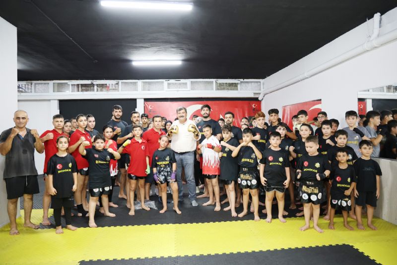 Bakan Yldz, Muay Thai sporcularyla bulutu...