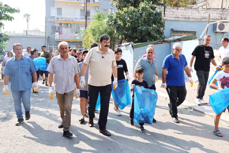 Toroslar�da �Mahallede Temizlik Var� kampanyas� s�r�yor...