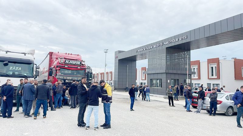 NAKL�YEC�LER: �KONTAK KAPATIRIZ�