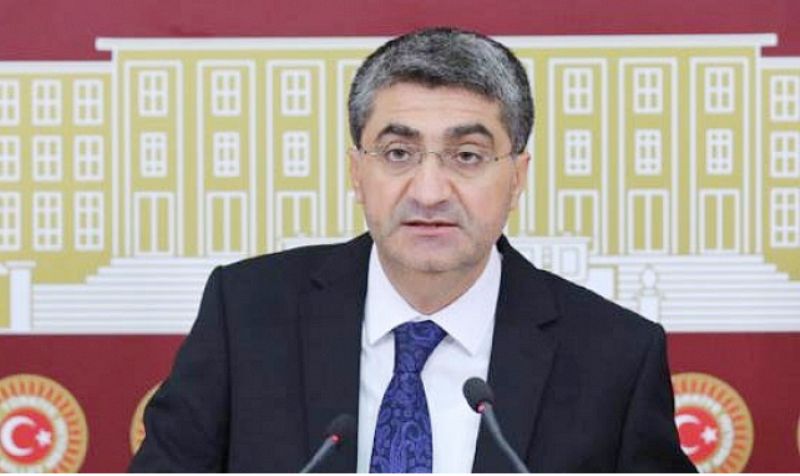 Ekmen: Hukuk eitimi sos veriyor...
