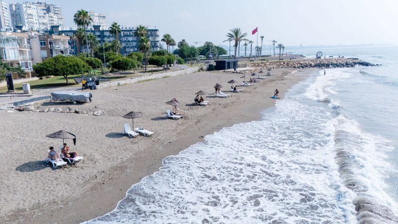 Mezitli’den sahillerde �cretsiz �ezlong hizmeti...