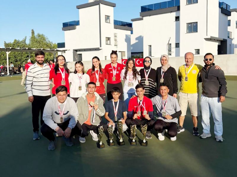 Mersinli sporculardan madalya ya�muru...