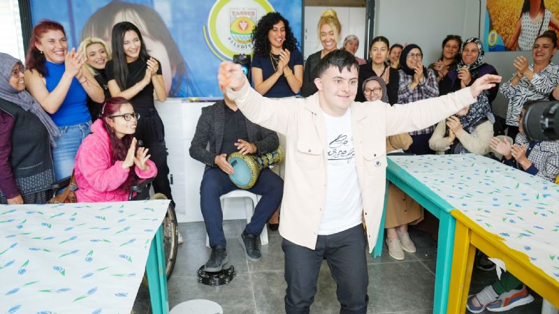 Tarsusta zel ocuklar iin renkli etkinlik...