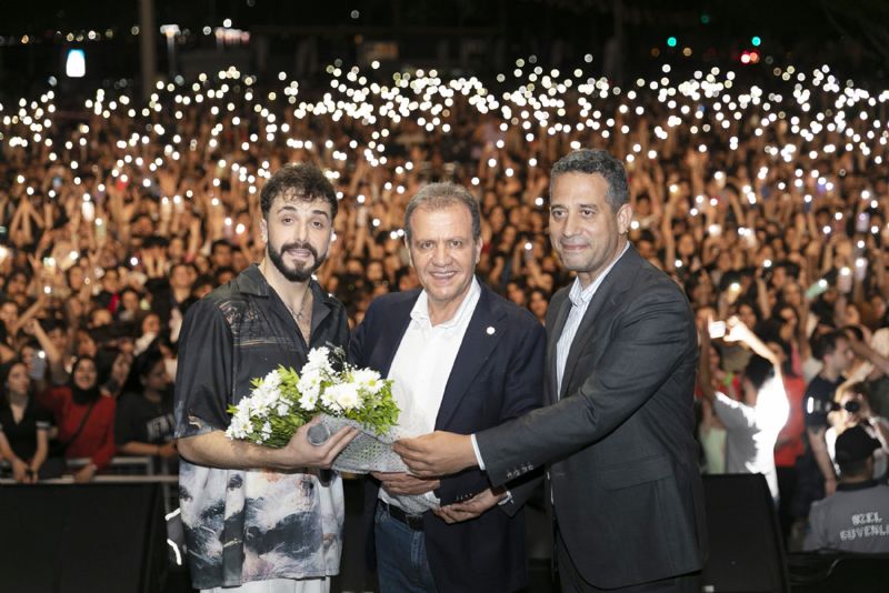 KONSER VERD�RD��� SANAT�ILARI �TANIMIYORUM� DED�!...