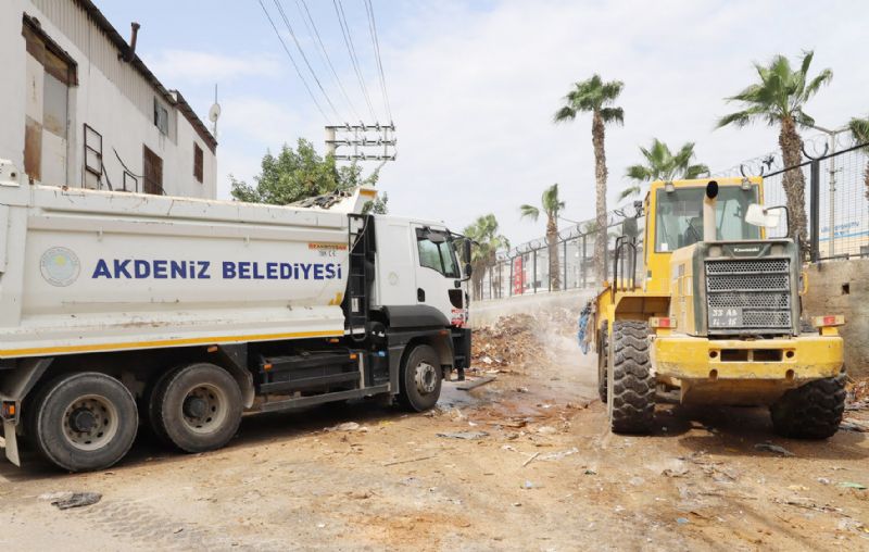 Akdenizde her gn  milyonlarca ton atk toplanyor...