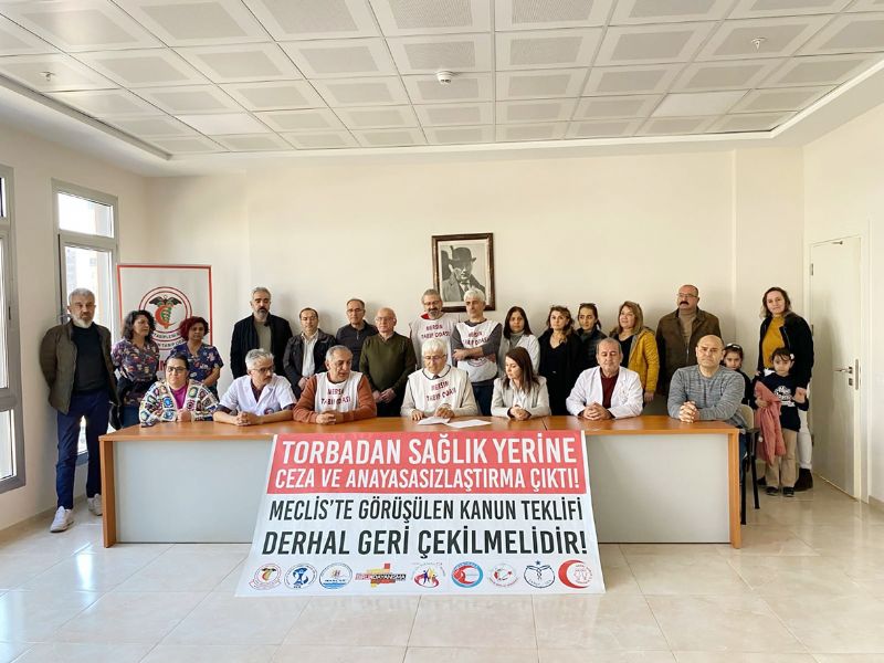Mersinde salk rgtlerinden  Torba Yasa tepkisi...