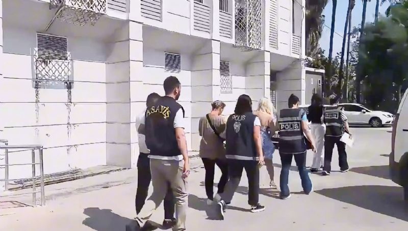 Kuyumcular sahte altnla dolandrdlar, yakalandlar...