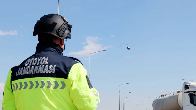 Jandarma havadan trafik denetiminde...