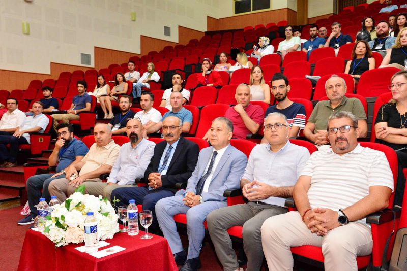 MEܒde yaz okulu ve  matematik kongresi balad...