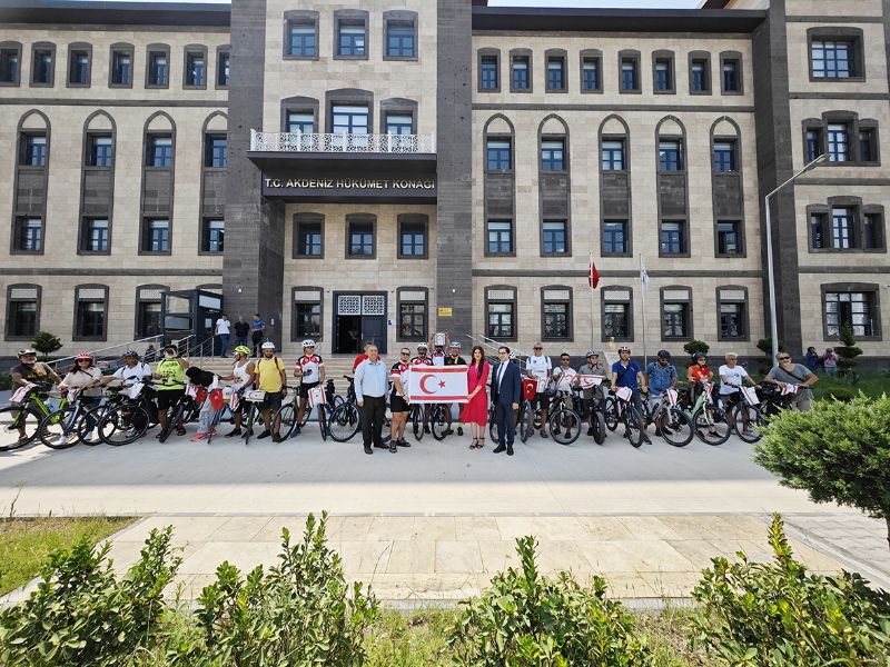 Mersinli bisiklet�ilerden K�br�s ��karmas� ...