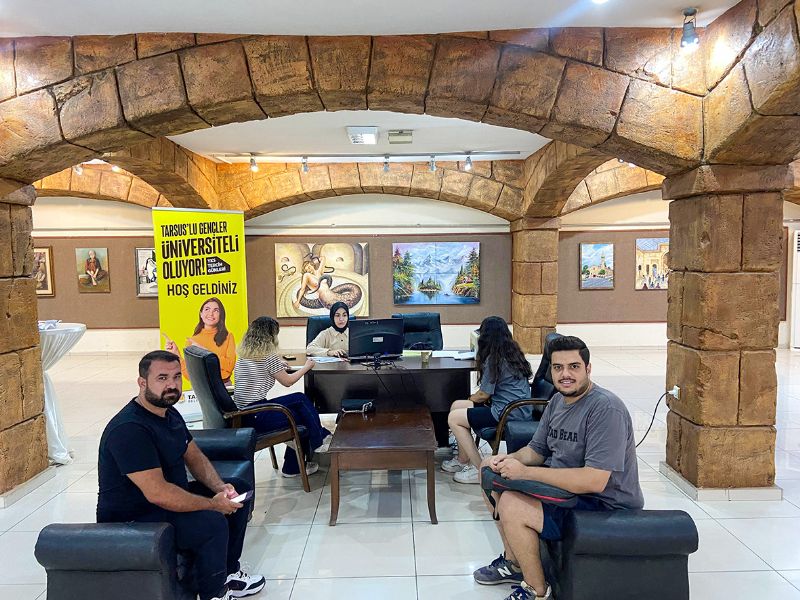 Tarsus Belediyesi YKS tercihinde gen�lerin yan�nda ...