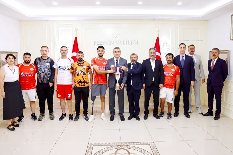 Vali Toros, ampute futbol tak�m�n� a��rlad�...