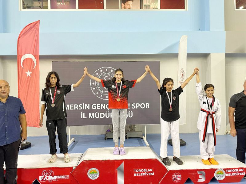 Minik taekwondocular  hayran b�rakt�...