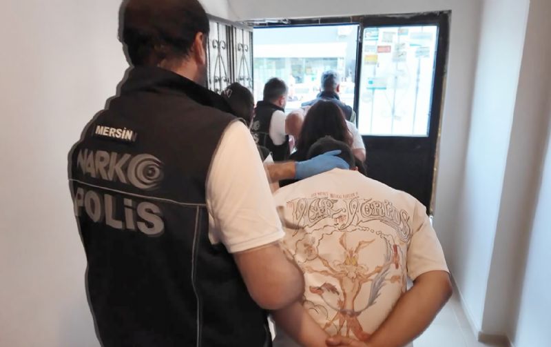 Balkondan uyuturucu atan pheli dronla yakaland