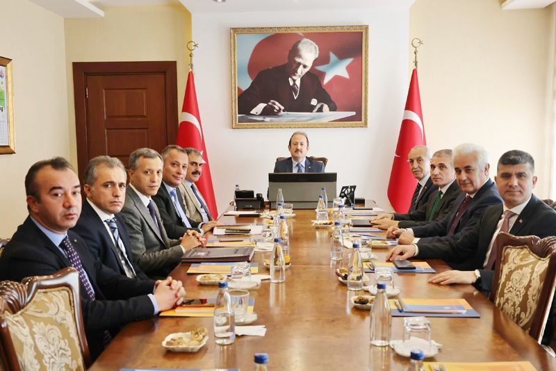 Gvenlik, asayi iin toplandlar...