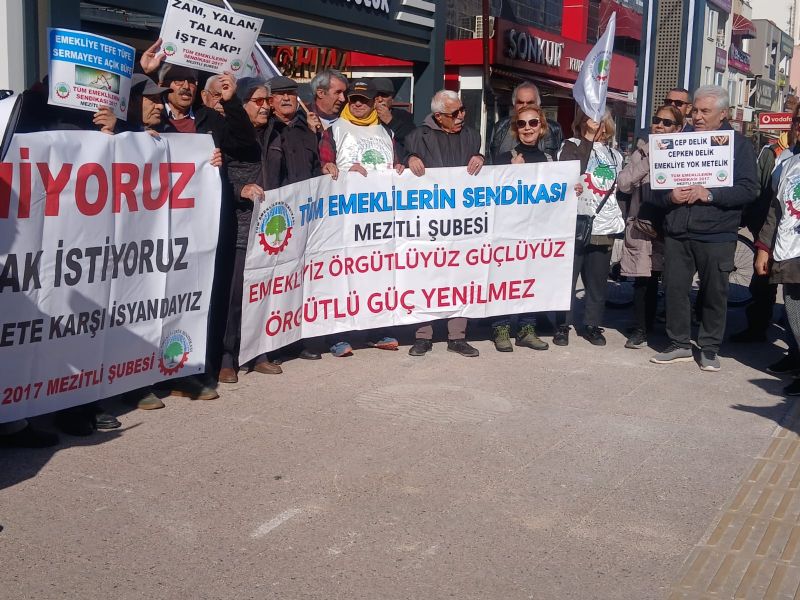 Emekli zam talebiyle sokaklarda...