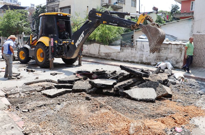 Toroslar�da ya�mur sonras� yollar hasar g�rd�...