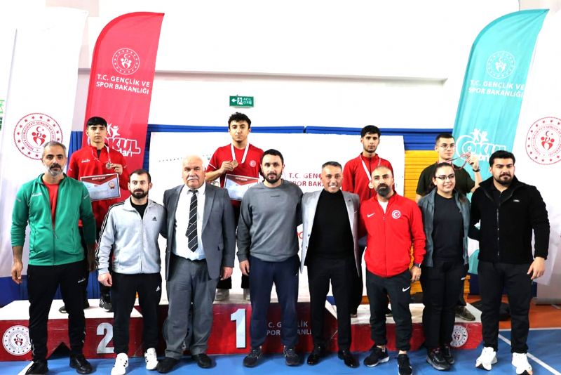 Halterciler h�nerlerini sergiledi ...