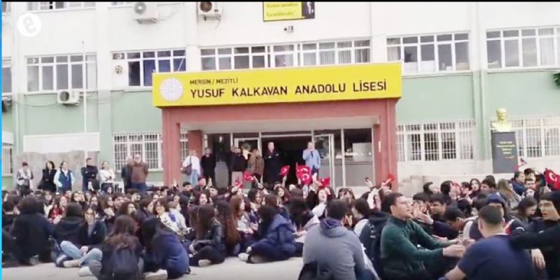 Mersinde lisesiler retmenleri iin eylem yapt