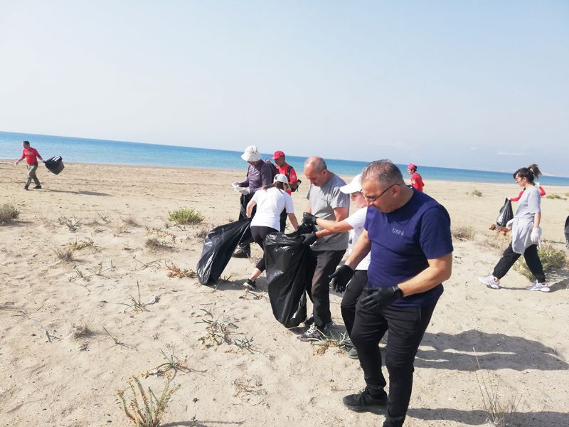 Silifkede AKUT ve  i dnyasndan evre temizlii ...